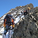 Auf dem Grat zum Gipfel des Gross Grünhorn 4044m (hier macht uns vor allem die Höhe von 4000m zu schaffen)