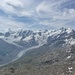 Herrlicher Ausblick zur gesamten Bernina-Kette mit Morteratsch- und Persgletscher. Unten sind die beiden Seelein Puoz Ot und Puoz Bass zu erkennen.