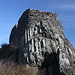 Oltářík/Hrádek - Auf einer imposanten Tephrit-Basalt-Kuppe thronen die Reste einer Burg.