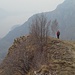 Gabri scruta il panorama......
del lago + bello del mondo........nonostante il grigio di oggi