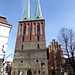 Nikolaikirche. Bereits zu DDR-Zeiten war das Nikolaiviertel ein beliebtes Touristenviertel und die Gebäude wurden mit viel Aufwand restauriert.
