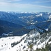 Über den Schinder schaut man zu Zillertaler Alpen und Rofangebirge.