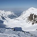 <b>Circo glaciale Oberplenderle.<br />Ovunque volga lo sguardo vedo delle cime che meritano di essere raggiunte con gli sci. Il Pirchkogel (2828 m) potrebbe essere la meta di domani. </b>