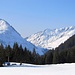 Am Übergang in das Große Walsertal drüben liegt das Bergdorf Faschina von wo man einen tollen Blick auf die Rote Wand hat