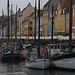 København: Der alte Nyhavn ist der zentrale Hafen in der dänischen Hauptstadt und eine der wichtigsten Sehenswürdigkeiten. Der Kanal wurde 1673 fertig gestellt. Die farbenfrohen Giebelhäuser an beiden Seiten des kleinen Hafenarms entstanden vorwiegend im 18. und 19. Jahrhundert.