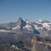 Aussicht vom Allalinhorn: Matterhorn, hinten Monte Bianco