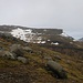 Aussicht vom Bergrücken über den ich Abstieg nach Norden zum Doppelgipfel P.675m (links) und Borgin (642m) wobei letzterer eher eine Geländekante ist.