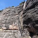 vor der Höhle Steigelfadbalm beeindruckt uns die imposante Felswand ...