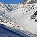 Der Klausenpass noch tief verschneit