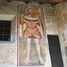 auf der Südseite unterhalb dieses Frescos findet sich ein windgeschützter Rastplatz, ...