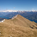 Blick über den Monte Crocione zu den Bergamasker Alpen