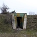 Der Grund weshalb ich die Wanderung ueber den Vodno noch etwas verlaengert habe: Am westl. Ende des Bergrueckens stehen noch einige Bunker aus der Tito-Zeit.<br />