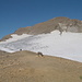 Auf dem nach links ausholenden Grat verläuft der Gipfelaufstieg auf das Blinnenhorn