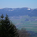 Blick ins Val-de-Ruz mit dem Dorf "Les Hauts-Geneveys" (links)