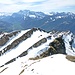 Am 12.4.2015: Blick vom Federispitz zurück auf die Aufstiegsroute und die Glarner Alpen.