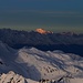 Gipfelaussicht vom Pizzo Rotondo (3192,0m) bis zum in der Morgensonne leuchtenden Mont Blanc (4810,45m).