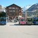 Hier ist noch Hektig angesagt: Der pulsierende Bahnhofsplatz von Zermatt.