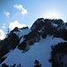Rückblick auf den steilen, teils heiklen Abstieg von der Scheibenwand zur Bergstation der Kampenwandbahn/Sonnenalm