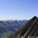Gipfelpanorama vom Jöchli (Churfirsten, darüber die Glarner Alpen, rechts der Wildhuser Schafberg)
