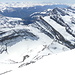 Abfahrt über die angesulzte und schön griffige Schlussflanke kurz vor der felsdurchsetzten Engstelle: über dem Rhônetal die westlichen Walliser Alpen und das Massif du Mont Blanc