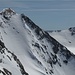 alte Skispuren sind in der steilen Aufstiegsflanke zu erkennen