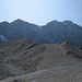 Der Hintergrat, eine andere Aufstiegsmöglichkeit auf den Ortler, von der K2-Hütte aus. Während wir auf der Terrasse saßen, stürzten Eis- und Felsmassen in die Tiefe, die sich oben am Grat gelöst hatten