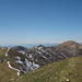der Gratverlauf vom Monte di Tremezzo (links nicht mehr im Bild) bis zum Monte Galbiga<br />in der Ferne Monte Rosa und die hohen Walliser