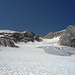 Auf dem Marmolada-Gletscher, weit oben glänzen der Eselsrücken und die Punta Penia