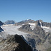 Endlich am Gipfel und die Aussicht ist imposant. Im Vordergrund der auch vom Vinschgau aus sichtbare Laaser Ferner und im Hintergrund das Dreigestirn Ortler - Zebru und Königspitze von rechts nach links
