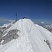 Der schöne und noch verschneite Gipfel der Hocheisspitze wird erreicht.