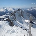 Am Gipfel mit Verbindungsgrat (III) zum Kammerlinghorn; rechts und links davon sind die Steinberge zu sehen.