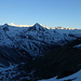 Im Aufstieg über dem Chalet d'en Bas: hinter der Becca Colinta und dem Mourin leuchtet bereits die Mont Blanc Gruppe