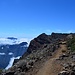 Der Weg zum Roque de los Muchachos verläuft am Kraterrand und bietet wunderschöne Ausblicke