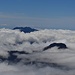 Hinten die Vulkane im Süden La Palmas, über die auch die "Vulkanroute"führt, und vorne der Pico Bejenado am Südrand der Caldera de Taburiente