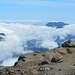 Am Kraterrand, im Hintergrund die Vulkane der Cumbre Vieja
