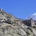 Die Monte Rosahütte SAC (2795m) und die neu entstehnde Hütte 100m darüber.<br /><br />Leider wird die neue Hütte nur wenig Höhenmeter oberhalb der Alten gebaut, so dass Alpinisten für die Besteigung der Monte Rosagipfel immer noch ewigs hochlaufen müssen.