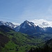 Frühlingshaftes Toggenburg mit dem Wildhuser Schafberg. Im Aufstieg zur Vorder Selunalp.