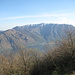 dann auf Alternativ-Wegen zum wg. Waldbrand gesperrten Normalweg hinter dem Monte Nuvolone zur Alpe del Borgo.<br />Von dort hinauf zum Monte Ponciv und entlang des Grats weiter bis zum Monte San Primo