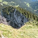 Abstieg am O-Grat - die N-Wand des langen Straußbergs soll super festen Wettersteinkalk haben und beste Kletterbedingungen