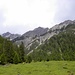 Wildkarlebach,mit Bergwerkskopf-links, von andere Perspektive.In Bildmitte, es zeigt sich Wildkarlejöchl(2616m) und Grubigjoch (2586 m)-rechts.