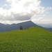 Gnipen-Gipfel-Rasen mit Rigi im Hintergrund
