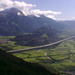 Aussicht von den Follaplatten auf den Rhein. Über den kleinen Berg am Rhein verläuft die Grenze Liechtenstein-Schweiz.