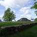 Ruinenmauern auf Rotzberg - mit Blick zur Drachenflue ...