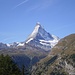 Gleitschirme vor dem Matterhorn