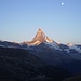 Erste Sonnenstrahlen am Matterhorn