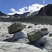 Auf dem Cheilon-Gletscher - rechts auf dem Felskopf die Cabane des Dix ( 2928 m)