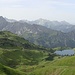 Der Seealpsee, im Hintergrund die Berge im Naturschutzgebiet Hoher Ifen / Kleinwalsertal