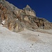 06 Mein Bergkamerad hat dieses Klettergen, also flugs hoch das Schneefeld. Ziel ist es auf den Sporn zu gelangen.
