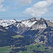 Blick Nord über das Große Walsertal hinweg auf Bregenzer Wald und Lechquellengebirge.