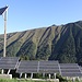 Di fronte ai caseggiati sono disposti diversi pannelli solari, che soddisfano tutte le necessità elettriche dell’alpe (per esempio docce con acqua calda).